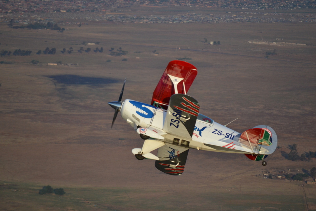 Pitts Special in flight 197