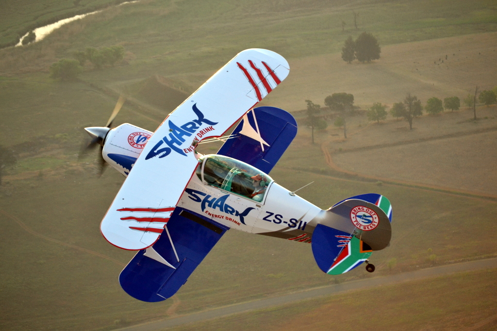 Pitts Special in flight 115